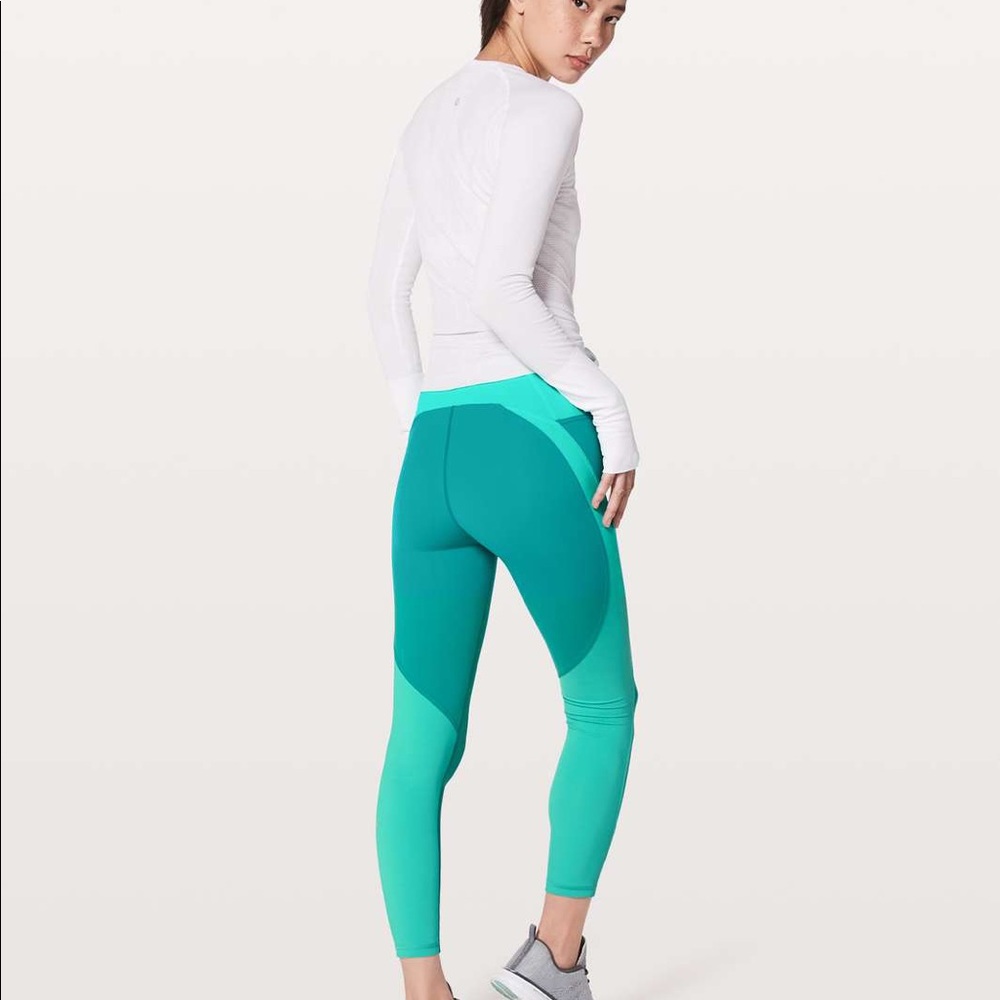 Like new! Lululemon train times block pant 7/8